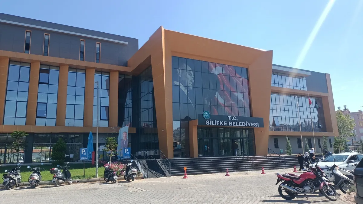 Silifke Belediyesine yolsuzluk operasyonu genişliyor! 7 şüpheli gözaltında