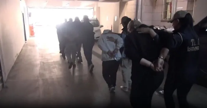 israil-casuslarina-operasyon-icisleri-bakani-ali-yerlikaya-duyurdu-8i-yakalandi-2si-tutuklandi-1712307129735.jpeg İsrail casuslarına operasyon! İçişleri Bakanı Ali Yerlikaya duyurdu: 8'i yakalandı 2'si tutuklandı - 7