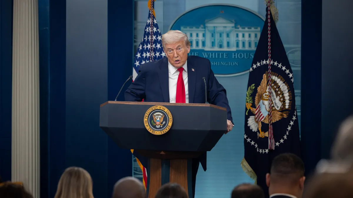 Trump’tan suikast resti: Bir şey olursa İran'ı haritandan sileriz