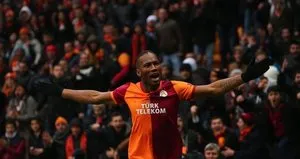 Galatasaray’ın efsanesi futbola veda ediyor
