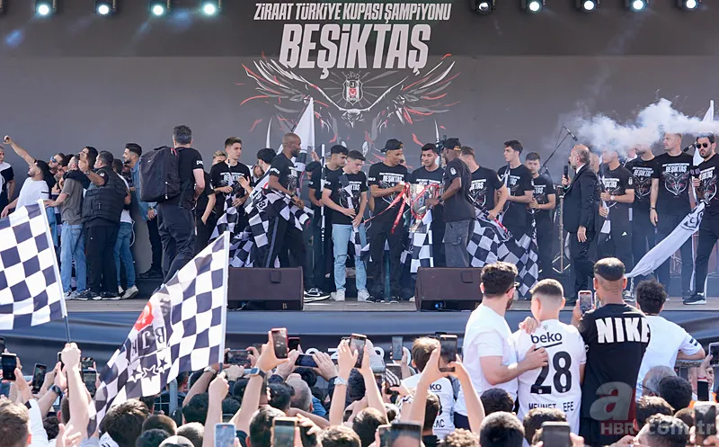 Beşiktaş Türkiye Kupası şampiyonluğunu taraftarıyla kutladı! Sahile akın ettiler... 11