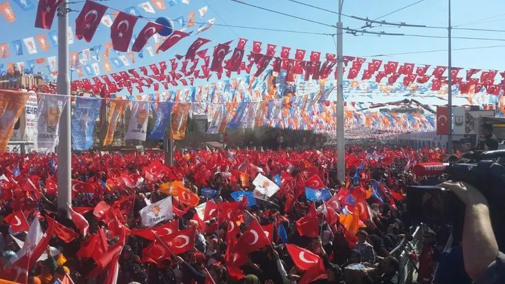 Başkan Erdoğan ve İbrahim Tatlıses Şanlıurfa’da miting sahnesine beraber çıktı