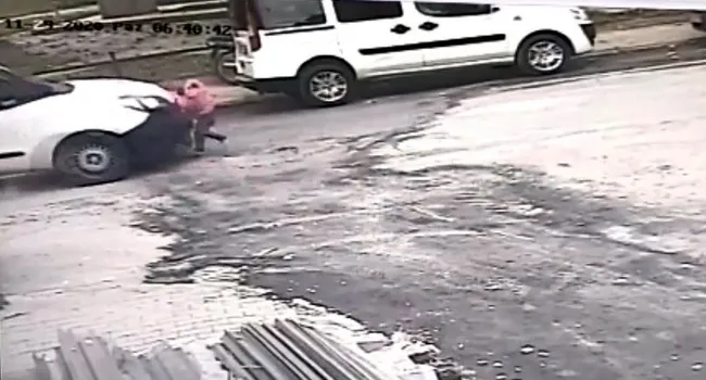 Manisa’da ehliyetsiz sürücünün 3 yaşındaki Ayşe'nin öldürdüğü kaza kamerada - 4