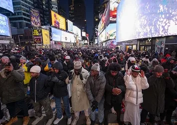 Times Meydanı'nda teravih heyecanı! Binlerce Müslüman bir araya geldi