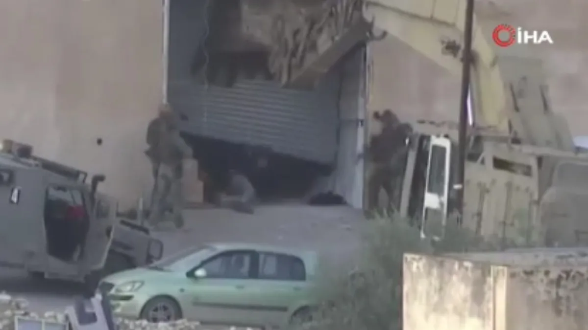 Terör devletinden kan donduran infaz! Teslim olan 2 Filistinliyi öldürüp cesetlere el koydular