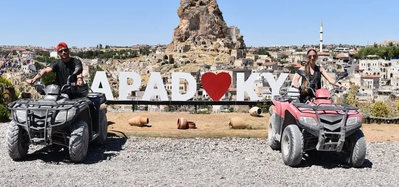 Maria ile Mustafa’nın yıldızlarının safari keyfi! Kapadokya’nın eşsiz doğasında...