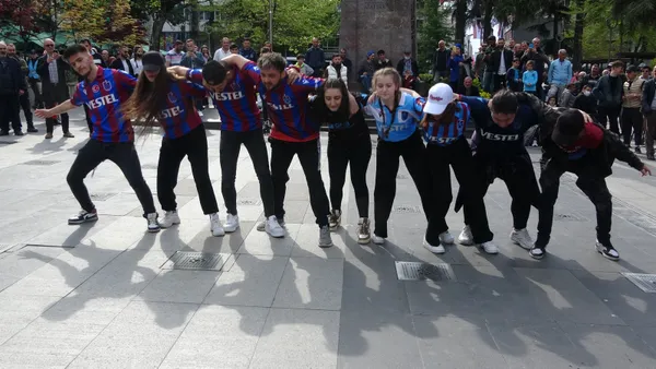 Trabzon'da şampiyonluk coşkusu! Vatandaş kutlamalara erken başladı - 1
