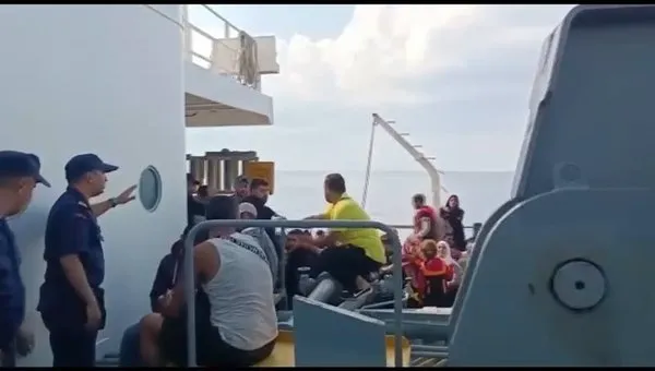 Kaş açıklarında bir bottan acil durum çağrısı gönderen 283 göçmen kurtarıldı