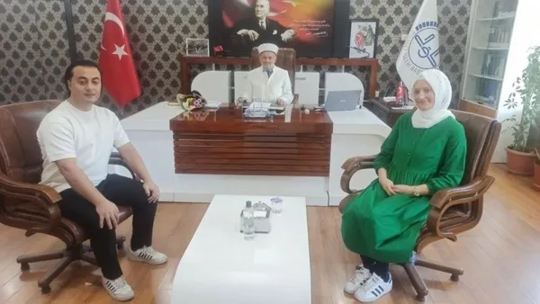 Eşinin namaz kılması ve oruç tutması hidayetine vesile oldu - 2