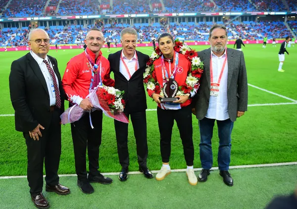 Busenaz Sürmeneli: Testim pozitif çıktığında hiçbir belirtim yoktu - 1