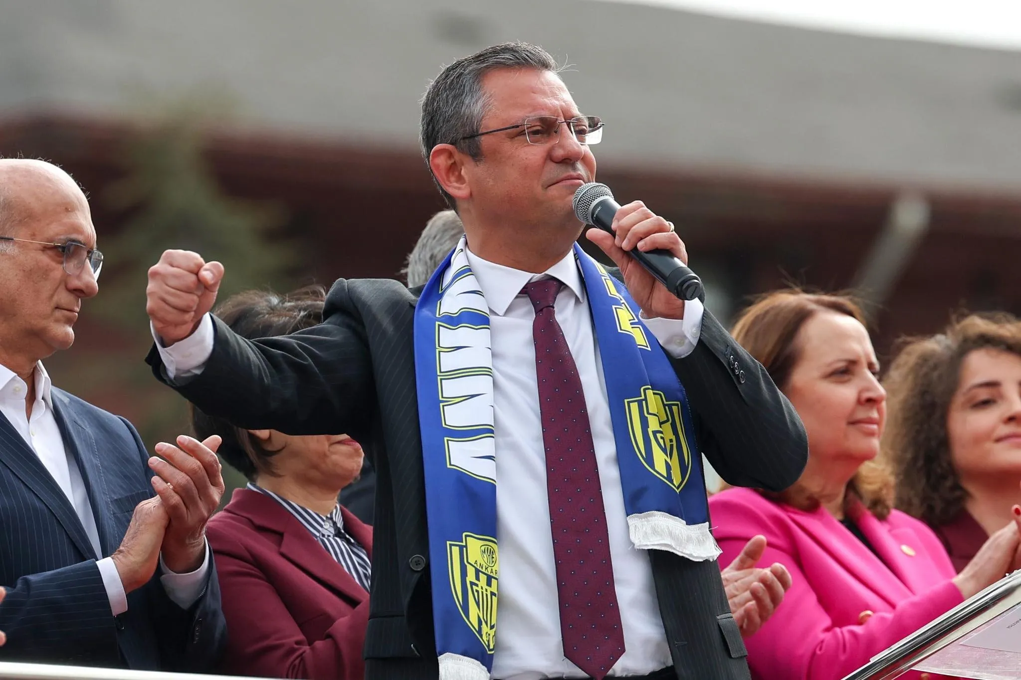 CHP'de ikinci "Tıpış tıpış" vakası! Özgür Özel'den "Aklınızı başınıza alın" uyarısı