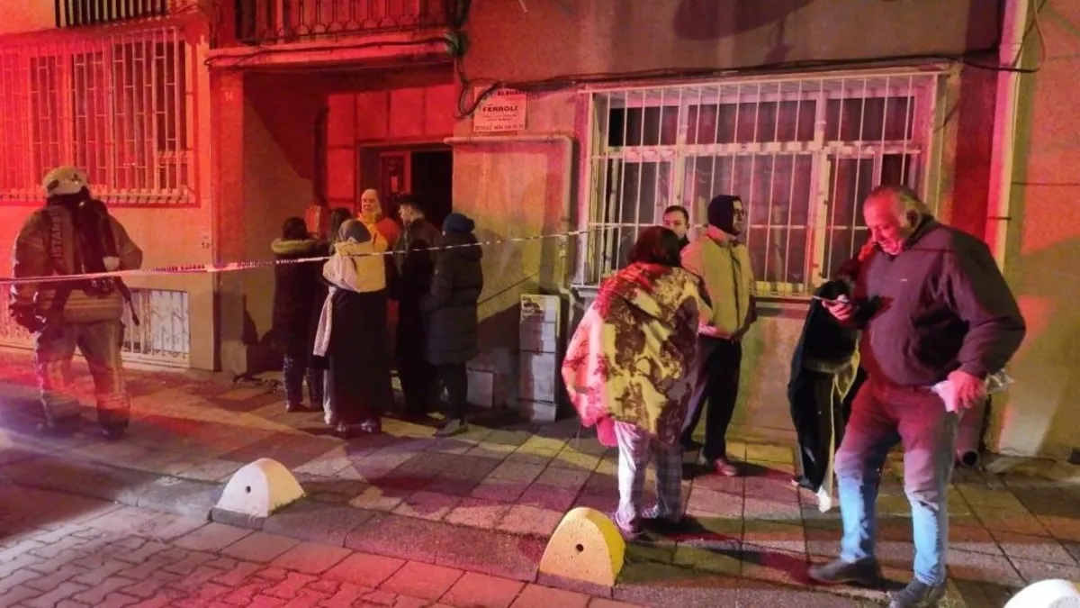 Kadıköy'de facia anları! 4 katlı binada yangın: 1'i ağır 8 yaralı