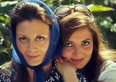 Acı haberi usta oyuncu duyurdu: Yıldız Kenter'in kızı Leyla Kenter yaşamını yitirdi