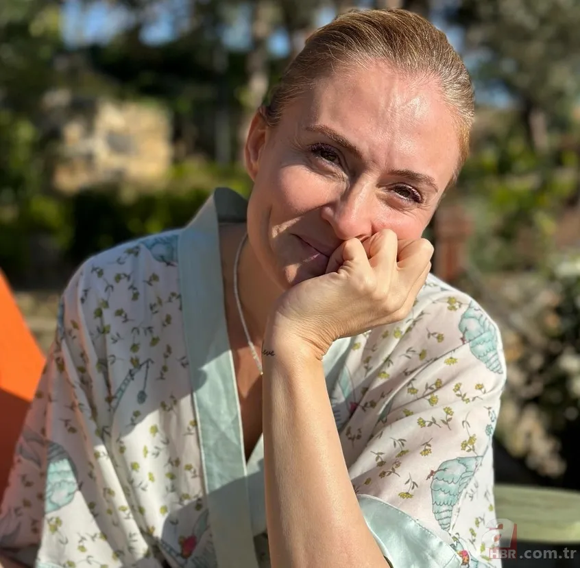 Evleniyor mu? Bülent Şakrak'ın eski eşi Ceyda Düvenci'den yüzüklü paylaşım! 3