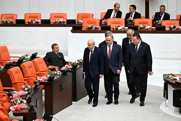 mhp-lideri-devlet-bahceliden-emekli-maasi-aciklamasi-1696159161516.jpg MHP lideri Devlet Bahçeli’den "emekli maaşı" açıklaması - 2