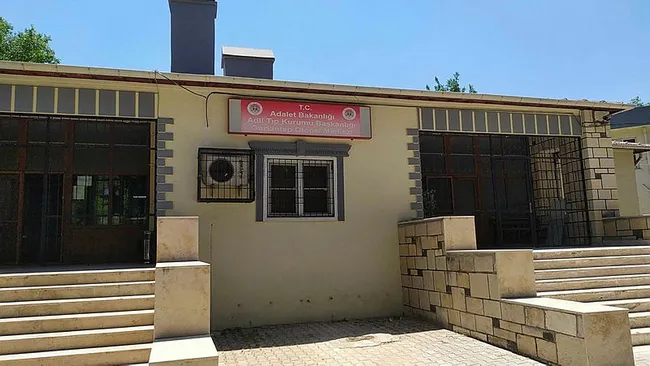 Kalıp ustası 13'üncü kattan düşerek hayatını kaybetti - 1