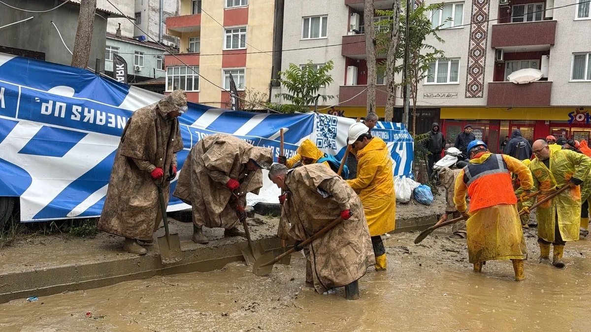 İstanbul'da sel felaketi! Vali Gül: "Dere yatağını işgal eden yapılar yıkılacak" - 3