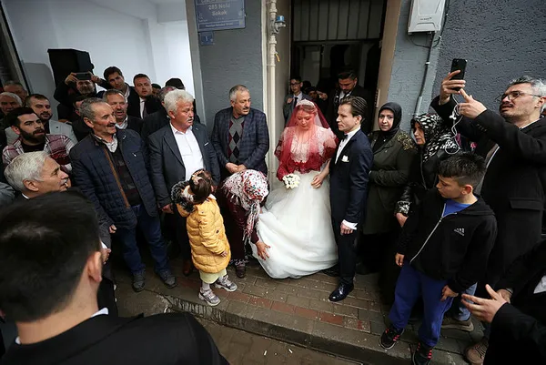 bursada-anadolu-kirmizisi-togg-gelin-arabasi-oldu-1682618199763.jpg Sanayi ve Teknoloji Bakanı Mustafa Varank söz verdi! Bursa'da "Anadolu kırmızısı" Togg gelin arabası oldu - 2
