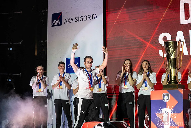 Filenin Sultanları Avrupa zaferini doyasıya kutladı! Melissa Vargas "Malatya bulunmaz eşin" türküsüyle coştu! İşte o anlar... 16