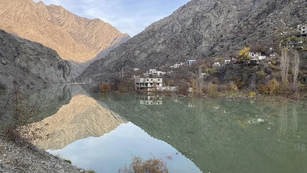 1670654323283.jpg Yusufeli Barajı’nda su seviyesi 47 metreye ulaştı! Boşaltılan evler sular altında kalmaya başladı - 1