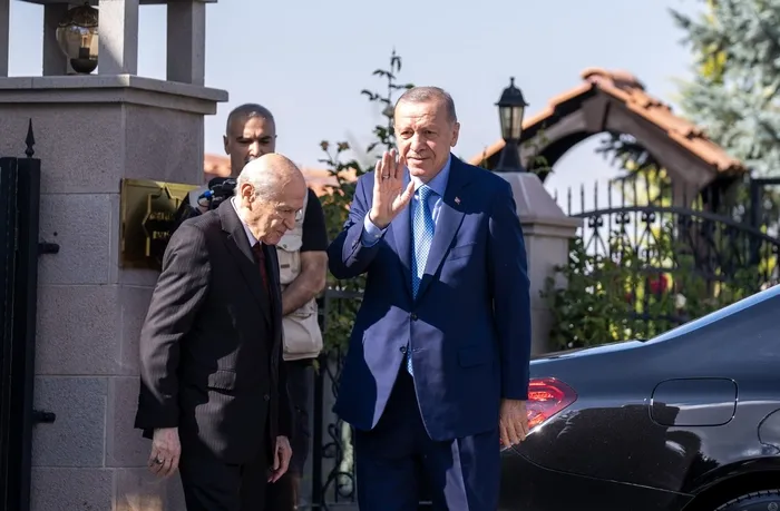 Ankara’da önemli görüşme! Başkan Erdoğan Bahçeli’yi konutunda ziyaret etti
