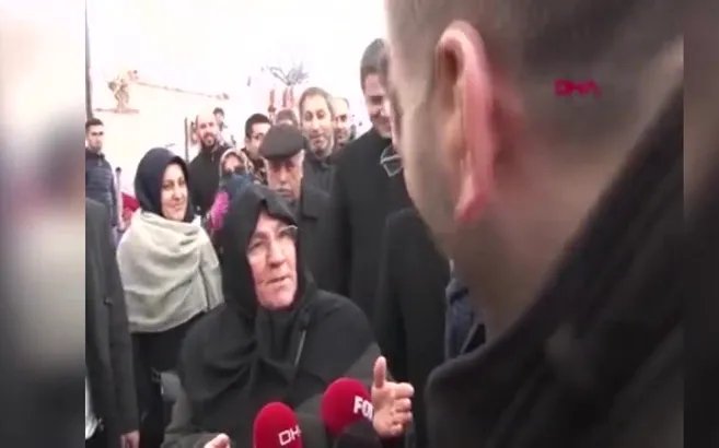 Yaşlı teyzeden oy isteyen Ekrem İmamoğlu'na tokat gibi cevap