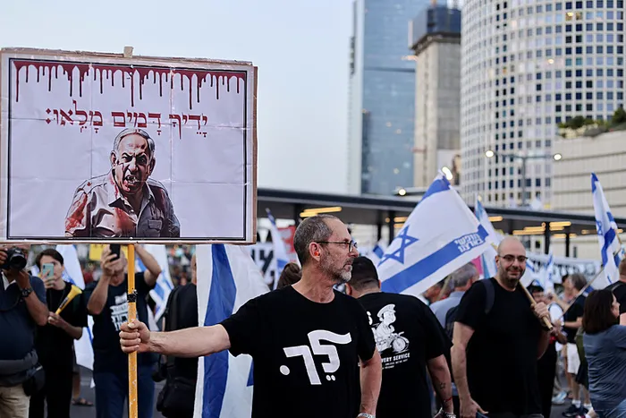 İsrail sokakları yeniden karıştı! Protestolarının göbeğinden canlı yayın | Netanyahu istifa eylemine polisten sert müdahale