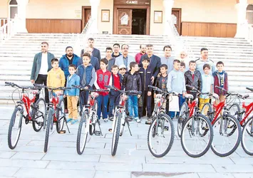Camiye giden bisikleti kaptı