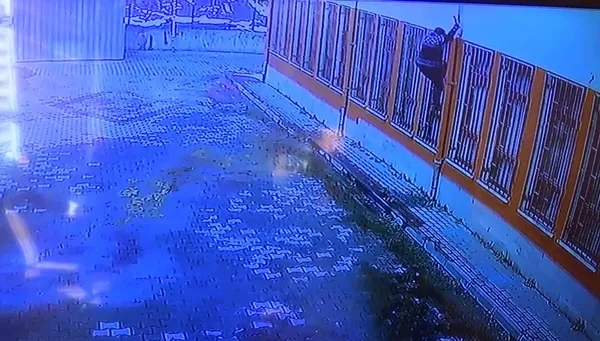 1614152733022.jpg Bunlar nasıl çocuk! Okuldan 5 bin TL çalıp kayıplara karıştılar! - 2