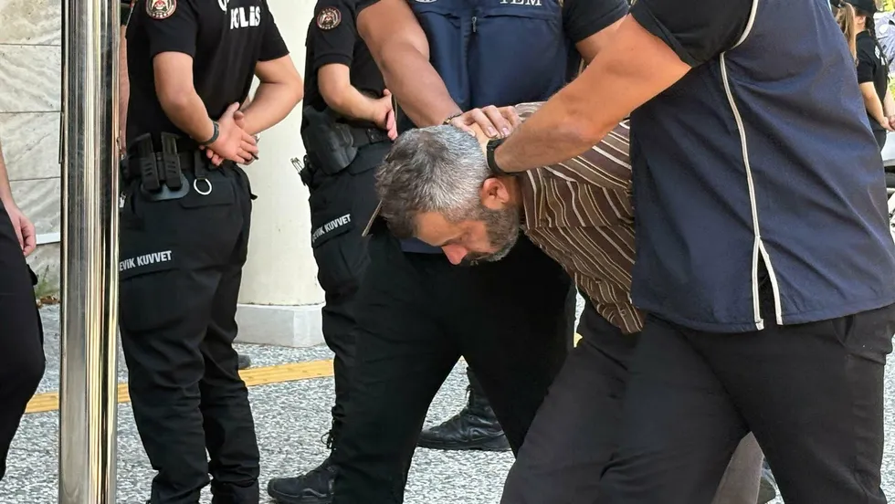FETÖ’nün suikast timindeki Burkay Karatepe’ye maddi destek iddiası: İstanbul ve Eskişehir’de 10 şüpheli yakalandı - 1