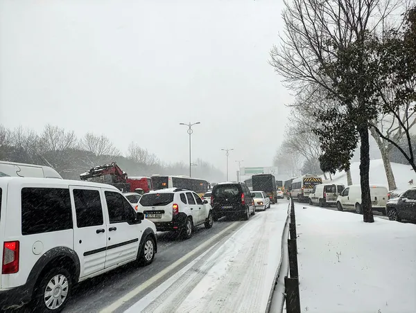 turkiye-kar-altinda-yollar-kapandi-ulasim-aksadi-ekipler-alarma-gecti-1643034338030.jpg Türkiye kar altında! Yollar kapandı ulaşım aksadı! Ekipler alarmda A Haber sahada... - 7