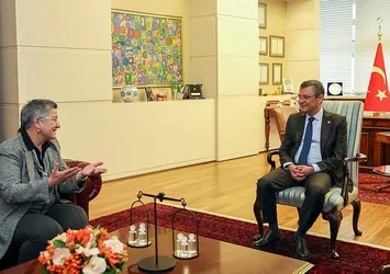 CHP aynı tas aynı hamam! Pervin Chakar'dan sonra yeni skandal: Özgür Özel TSK'ya iftira atan Şebnem Korur Fincancı'yı ağırladı