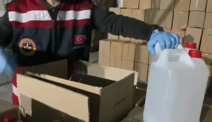 Küçükçekmece'de sahte içki operasyonu - 1