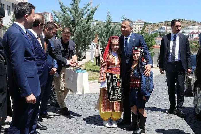 bakan-yerlikaya-duyurdu-hirsizlik-suc-orani-yuzde-47-dustu-1722710006809.jpeg İçişleri Bakanı Ali Yerlikaya