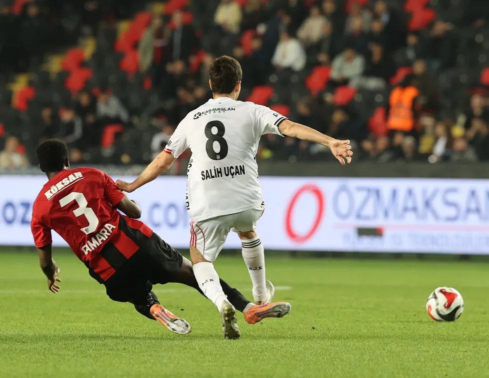 kartal-deplasmanda-hata-yapmadi-besiktas-gaziantep-engelini-2-golle-gecti-1777663158448.jpg Fotoğraf (AA)