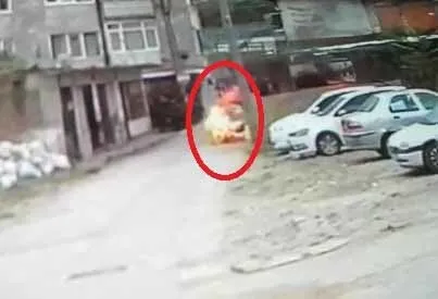 hapisten-cikti-uzerine-benzin-dokup-kendini-yakti-1625746419135.jpg Hapisten çıktı, üzerine benzin döküp kendini yaktı - 1