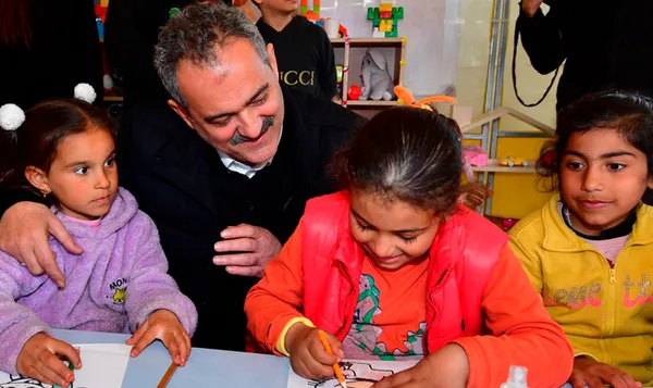 1677402359125.jpg Milli Eğitim Bakanlığı 1 milyon 200 bin öğretmen için "afet sonrası psikososyal destek" seminerleri başlattı - 4