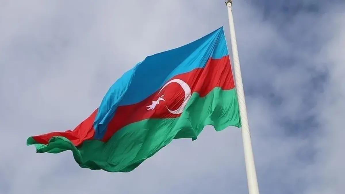 Azerbaycan'da Türk bayrağının indirilmeye çalışıldığı iddiasına yalanlama