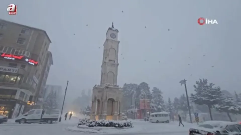 Tatvan’da yoğun kar yağışı