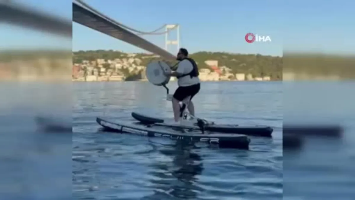 Çılgın davulcu sınır tanımıyor: Şimdi de suyun üzerinde davul çaldı