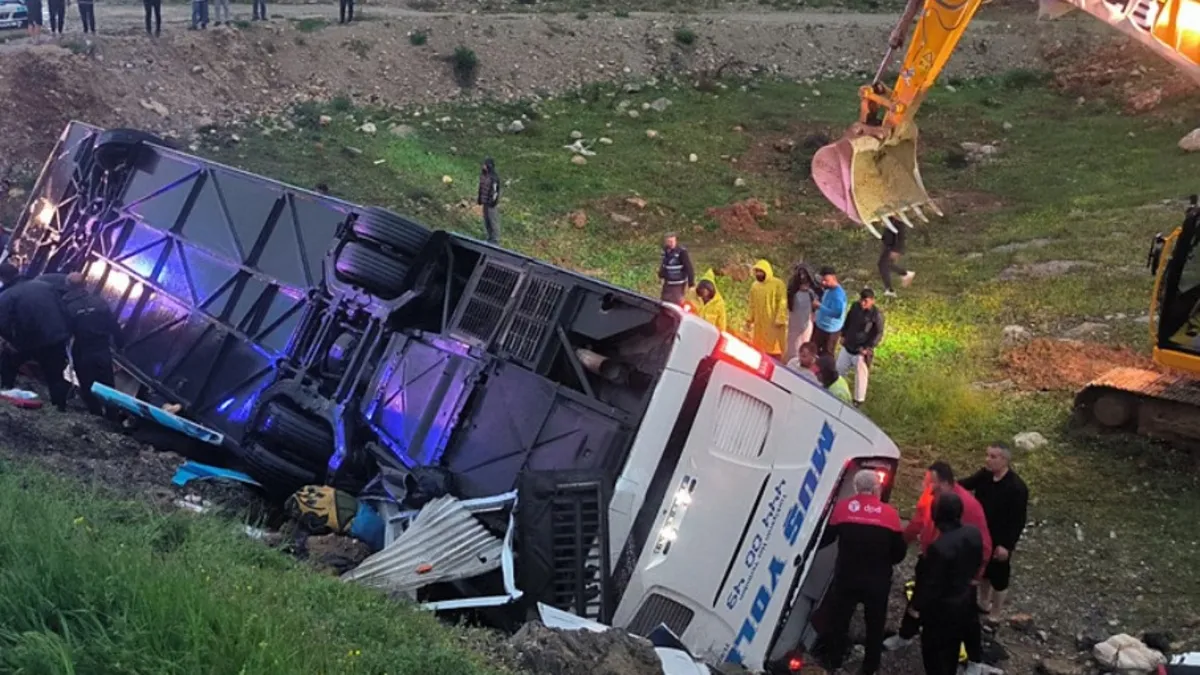Malatya'da Yolcu Otobüsü Şarampole Yuvarlandı: 4 Ölü, Çok Sayıda Yaralı