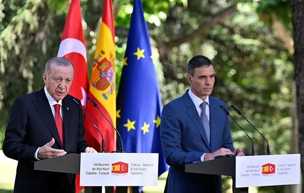 baskan-erdogandan-provokatif-soru-soran-ispanyol-gazeteciye-ders-niteliginde-ayar-1718291328313.jpeg Başkan Erdoğan'dan provokatif soru soran terör sevici İspanyol gazeteciye ders niteliğinde ayar! "Başını sallama ben sallamıyorum" - 5