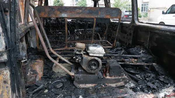 Son dakika: Samsun'da kundaklanan minibüs alev alev yandı - 2