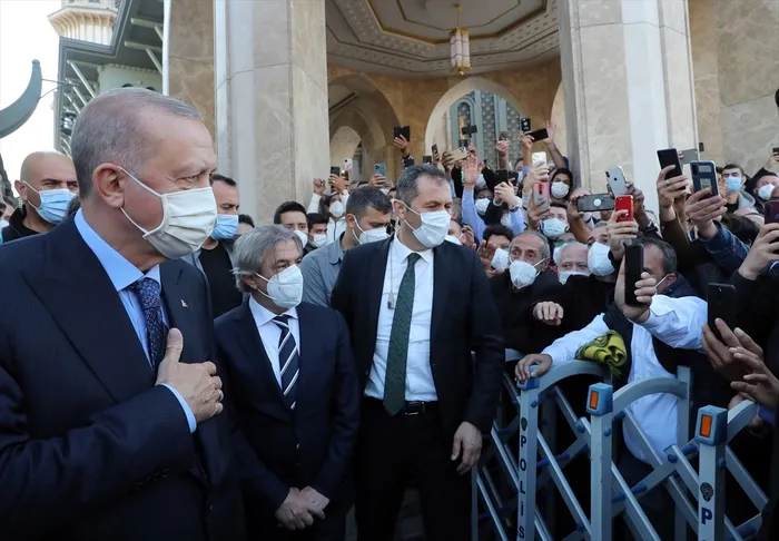 Son dakika: Başkan Erdoğan cuma namazını Taksim Camisi’nde kıldı