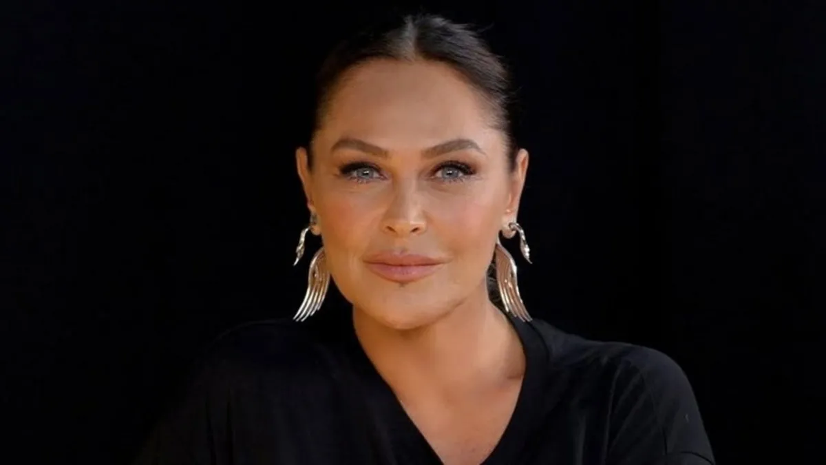 Hülya Avşar'dan meraklandıran paylaşım! Yeni imajı olay oldu