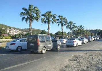 Kuşadası'na bayram öncesi akın ettiler!