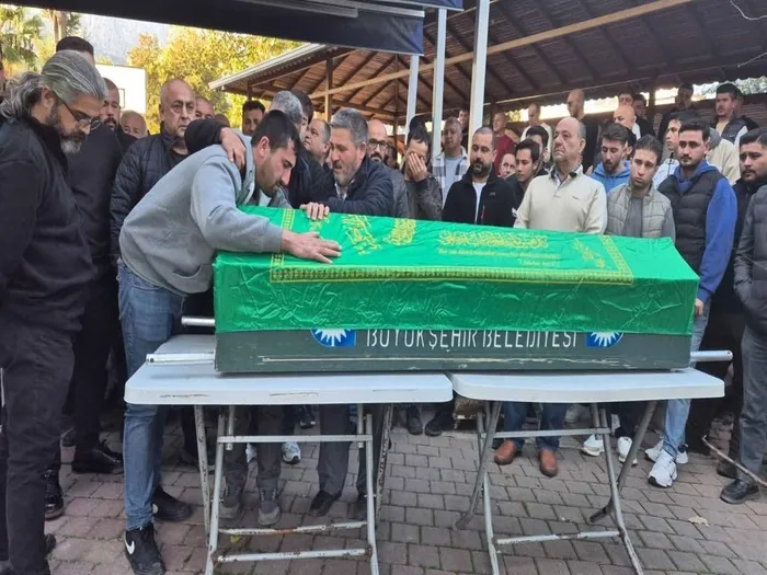 yoldan-cikan-otobobil-dehset-sacti-2-olu-2-yarali-1765721761325.jpeg Fotoğraf (DHA)