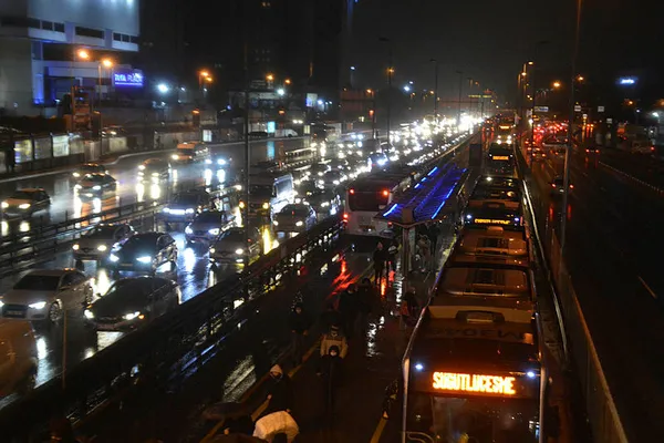 Sürücüler dikkat! İstanbul'da trafik çilesi! Yüzde 50'yi geçti - 2