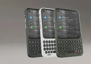 Yeni nesil tuşlu telefon tanıtıldı: Clicks Communicator geliyor