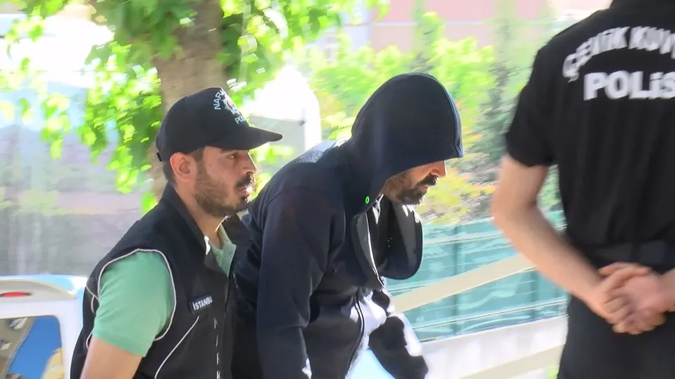 unlulere-uyusturucu-operasyonu-9-tutuklama-kenan-dogulu-beren-saat-enis-arikan-1781249564549.jpg Ünlülere uyuşturucu operasyonu: 9 tutuklama | Kenan Doğulu, Beren Saat, Enis Arıkan... - 1
